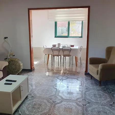 Center Lake House Dom wakacyjny *