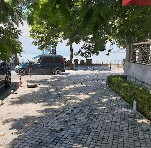 Center Lake House Holiday home *