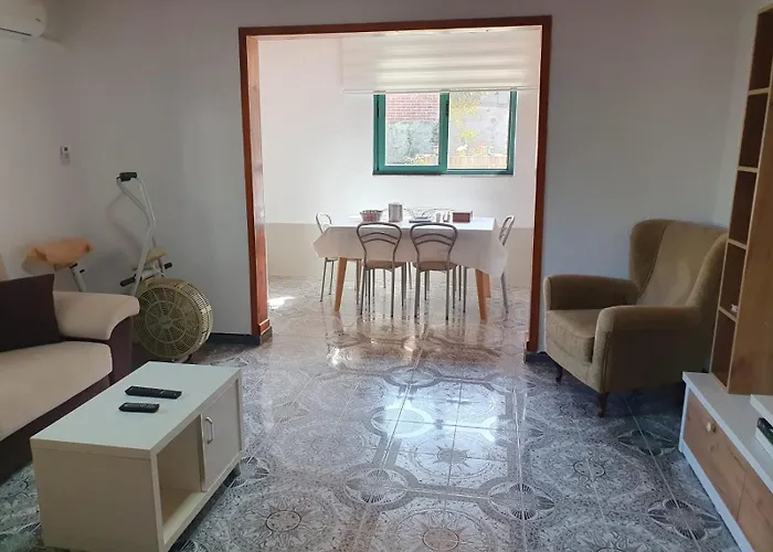 Center Lake House Holiday home *