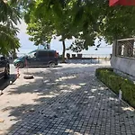 Center Lake House Tatil Evi *